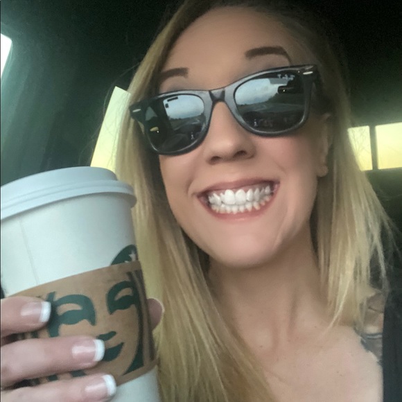 Meet your Posher, Cynthia - Picture 4 of 4